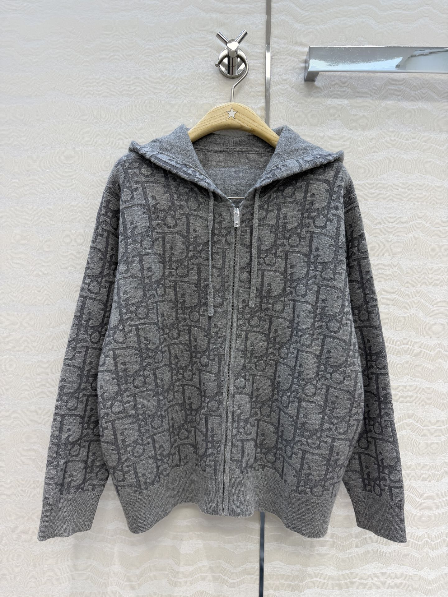 高端原单品质，MissD针织🧶连帽外套！立体双织logo工艺原版定制进口纱线！减龄气质经典版型百搭不挑人