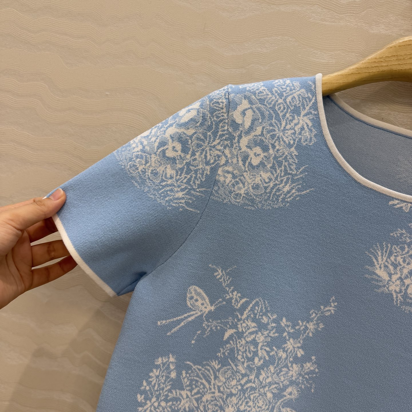 高端原单品质，MissD针织🧶短袖圆领上衣！立体双织工艺原版定制进口纱线！减龄气质经典H小短款版型百搭不