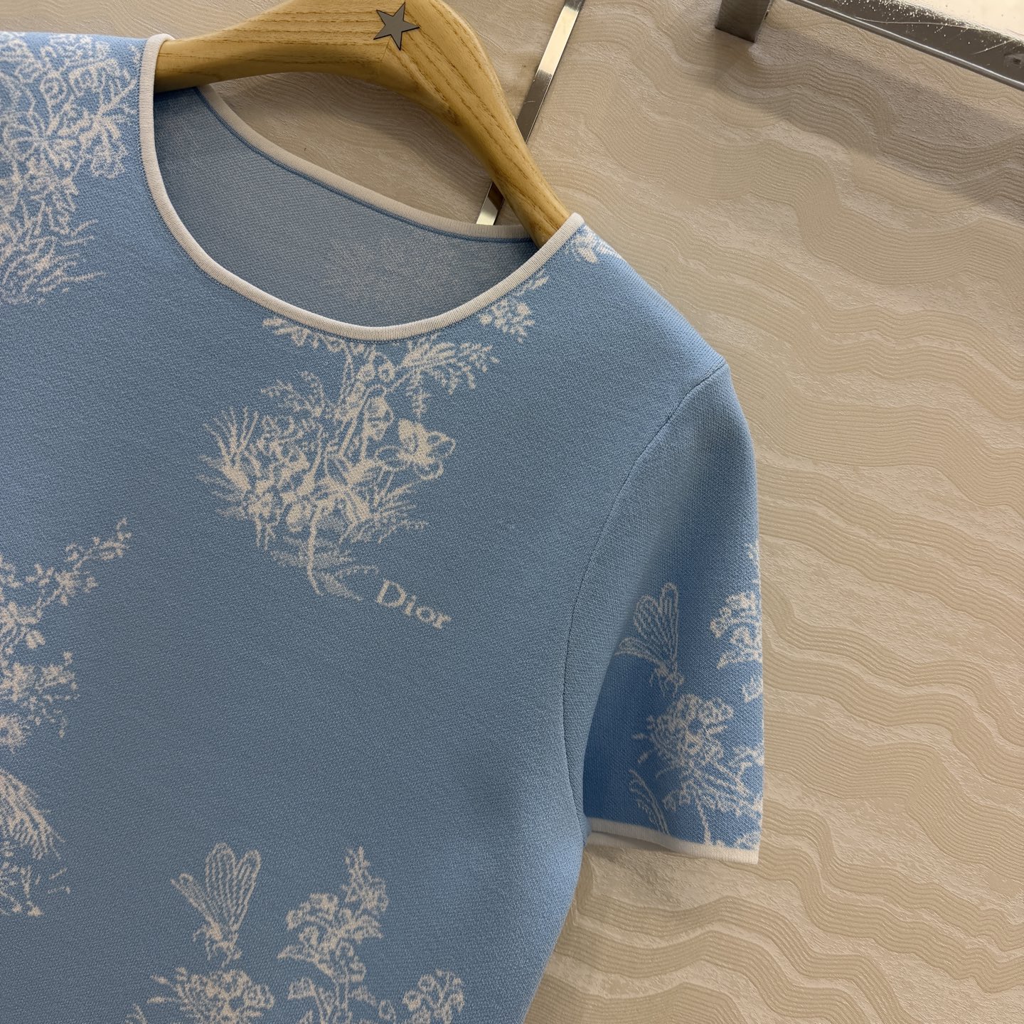 高端原单品质，MissD针织🧶短袖圆领上衣！立体双织工艺原版定制进口纱线！减龄气质经典H小短款版型百搭不