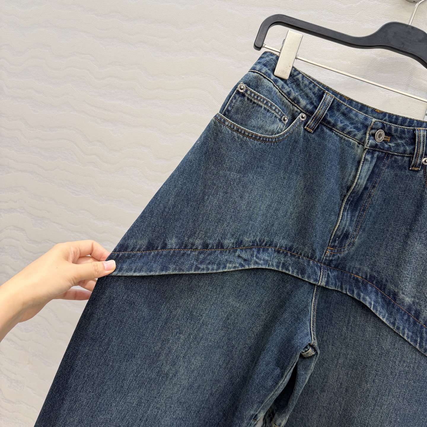 原单品质❤️爆单推荐，Lw时髦精穿搭！重磅解构阔腿牛仔裤！松弛感拉满🙂‍↔️双层翻折分层裤型，建筑感立体