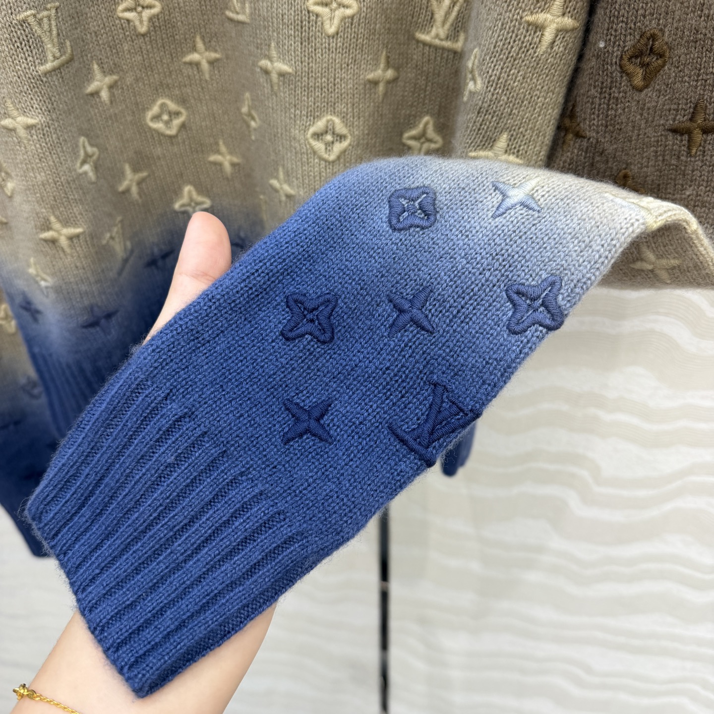 高端原单品质！❤️Monogram重工立体定位刺绣羊绒毛衣！渐变扎染工艺色调贯穿时髦高级感！进口100%