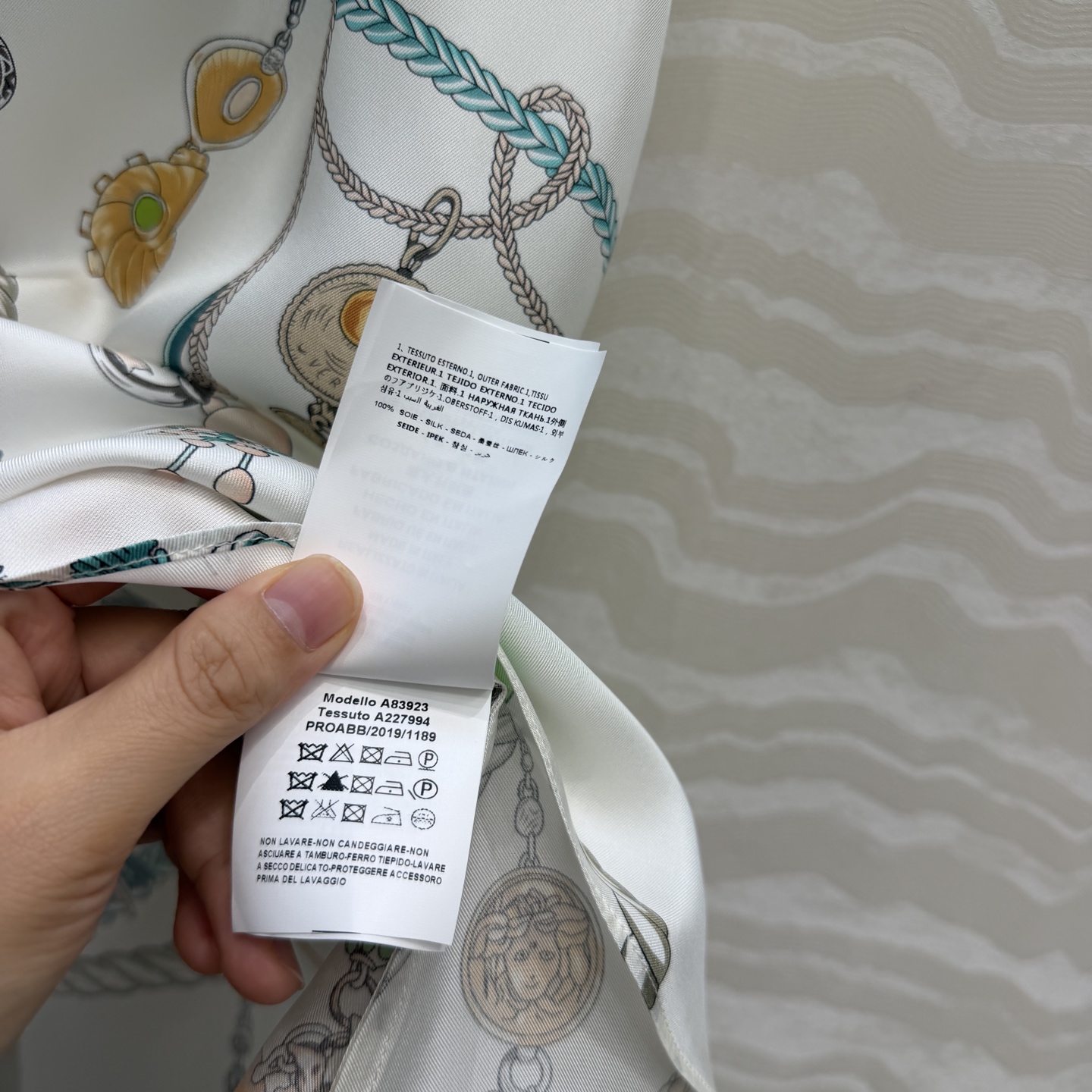 爆单推荐❤️原单品质，Hangin' Out灵动绳结流苏印花真丝连衣裙，气质小翻领落肩袖收腰A字裙摆版型