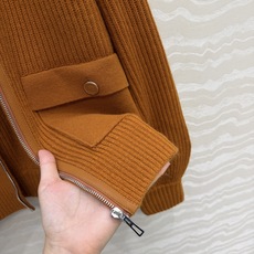 高端原单品质❤️H高智感穿搭!26秋冬新品,经典翻领夹克羊绒外套!品质控必入🌚重磅850克羊绒纱线,领肩 高端原单品质❤️H高智感穿搭!26秋冬新品,经典翻领夹克羊绒外套!品质控必入🌚重磅850克羊绒纱线,领肩