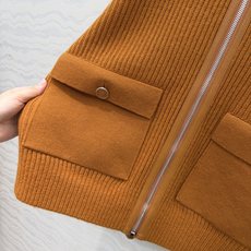 高端原单品质❤️H高智感穿搭!26秋冬新品,经典翻领夹克羊绒外套!品质控必入🌚重磅850克羊绒纱线,领肩 高端原单品质❤️H高智感穿搭!26秋冬新品,经典翻领夹克羊绒外套!品质控必入🌚重磅850克羊绒纱线,领肩