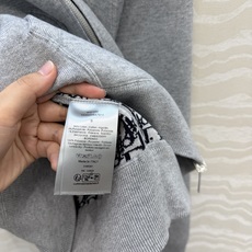 高端原单品质❤️Miss秋冬新品!高级老花logo拉链羊绒外套!😊双织字母提花织工艺,定制五金配件刺绣字 高端原单品质❤️Miss秋冬新品!高级老花logo拉链羊绒外套!😊双织字母提花织工艺,定制五金配件刺绣字
