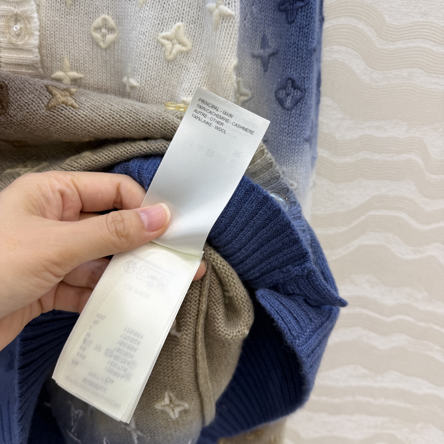 高端原单品质！❤️Monogram重工立体定位刺绣羊绒开衫！渐变扎染工艺色调贯穿时髦高级感！进口100%