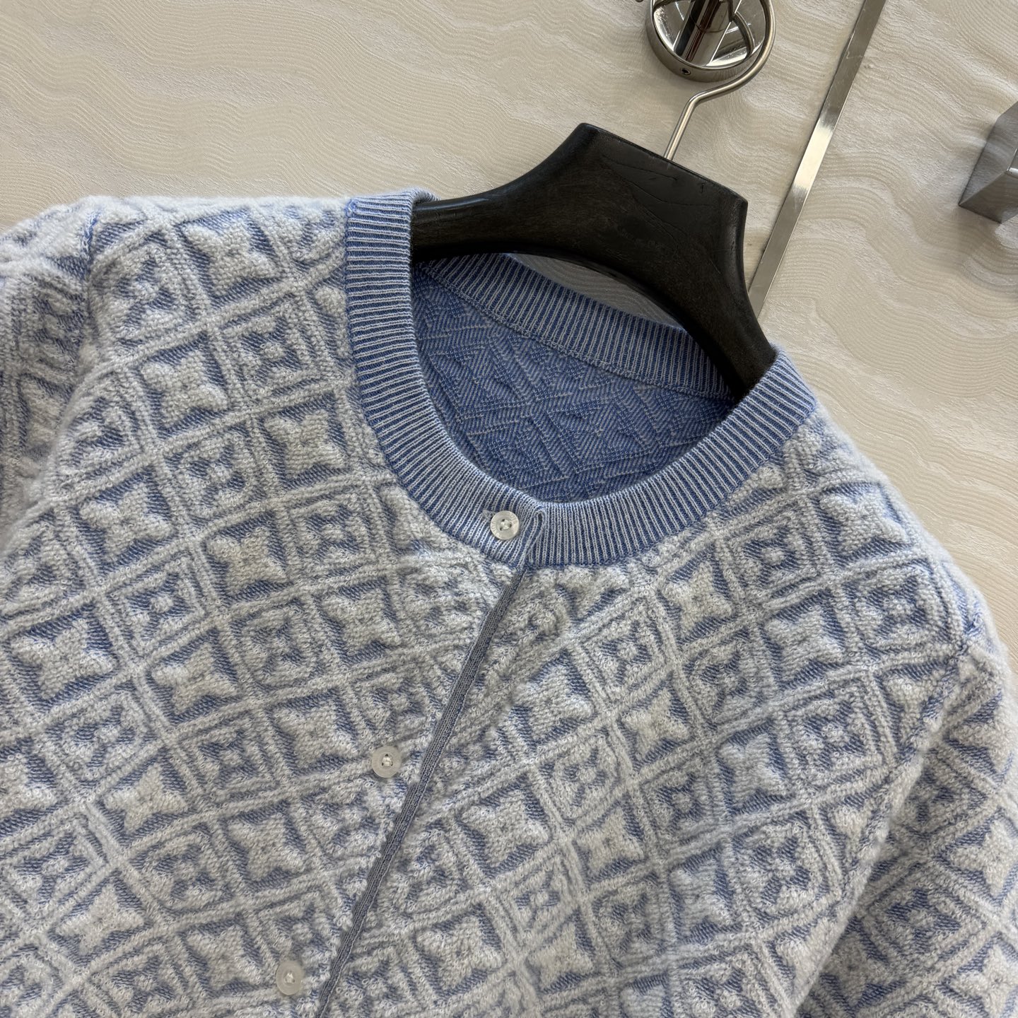 高端原单品质💕神仙颜值Resort度假系列限定新品！MONOGRAM提花羊毛短袖开衫！撞色包边设计经典版