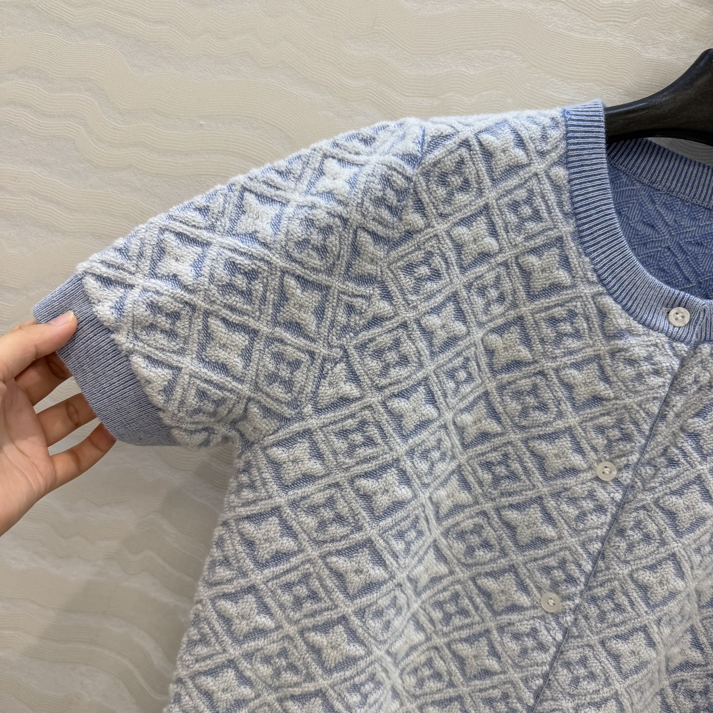 高端原单品质💕神仙颜值Resort度假系列限定新品！MONOGRAM提花羊毛短袖开衫！撞色包边设计经典版