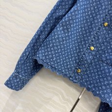 爆单推荐❤️原单品质,Romantique系列,1854复古MONOGRAM激光牛仔短款衬衫!定位刺绣小 爆单推荐❤️原单品质,Romantique系列,1854复古MONOGRAM激光牛仔短款衬衫!定位刺绣小