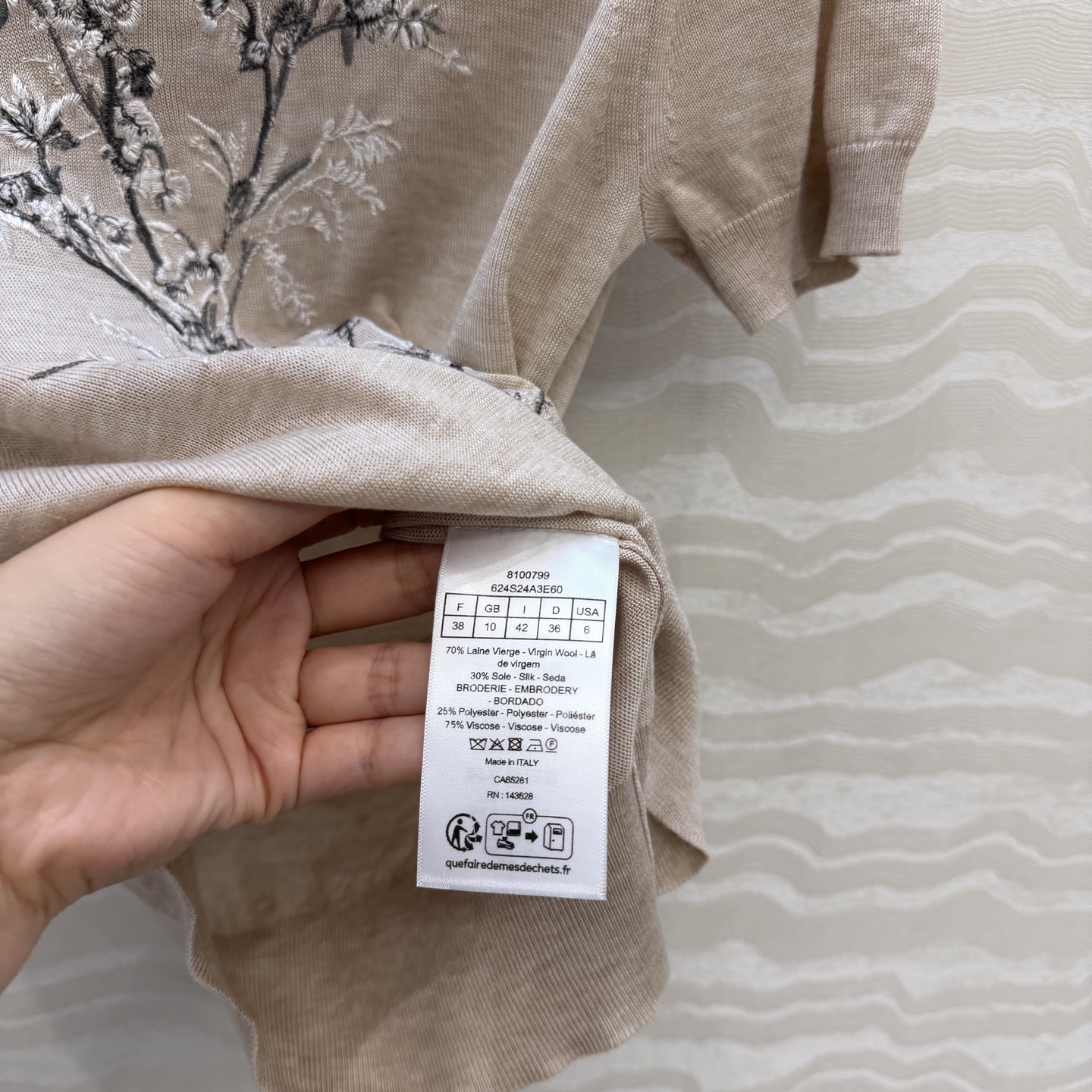 高端原单品质💋Miss D新品花园世界系列刺绣针织短袖毛衣。80支进口蚕丝羊毛❤️定位立体花㚏刺绣细节满