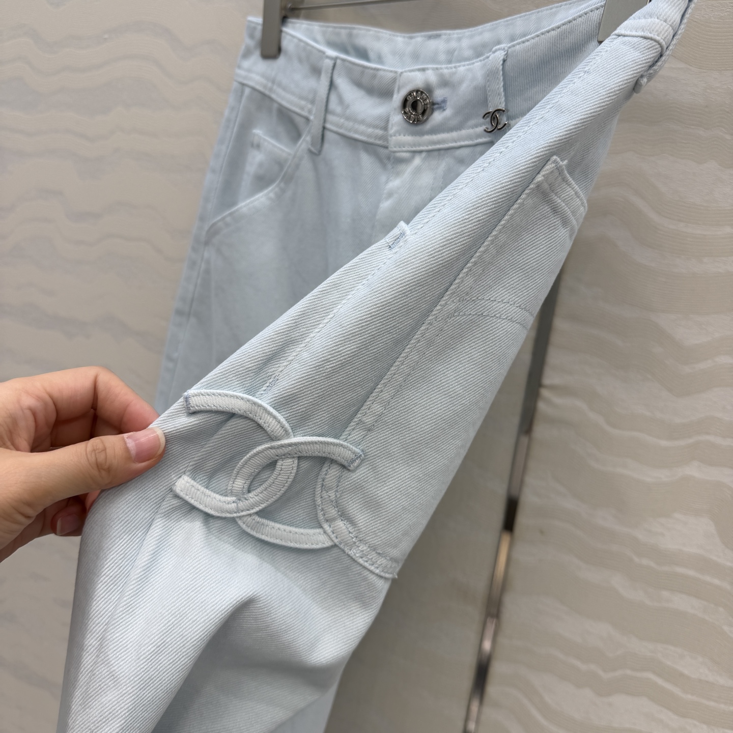 原单品质❤️coco女孩26b新品，神裤再现工装风口袋牛仔裤！白富美必入叠搭神器！定制重工立体双C工装口袋，复古酵素洗水
