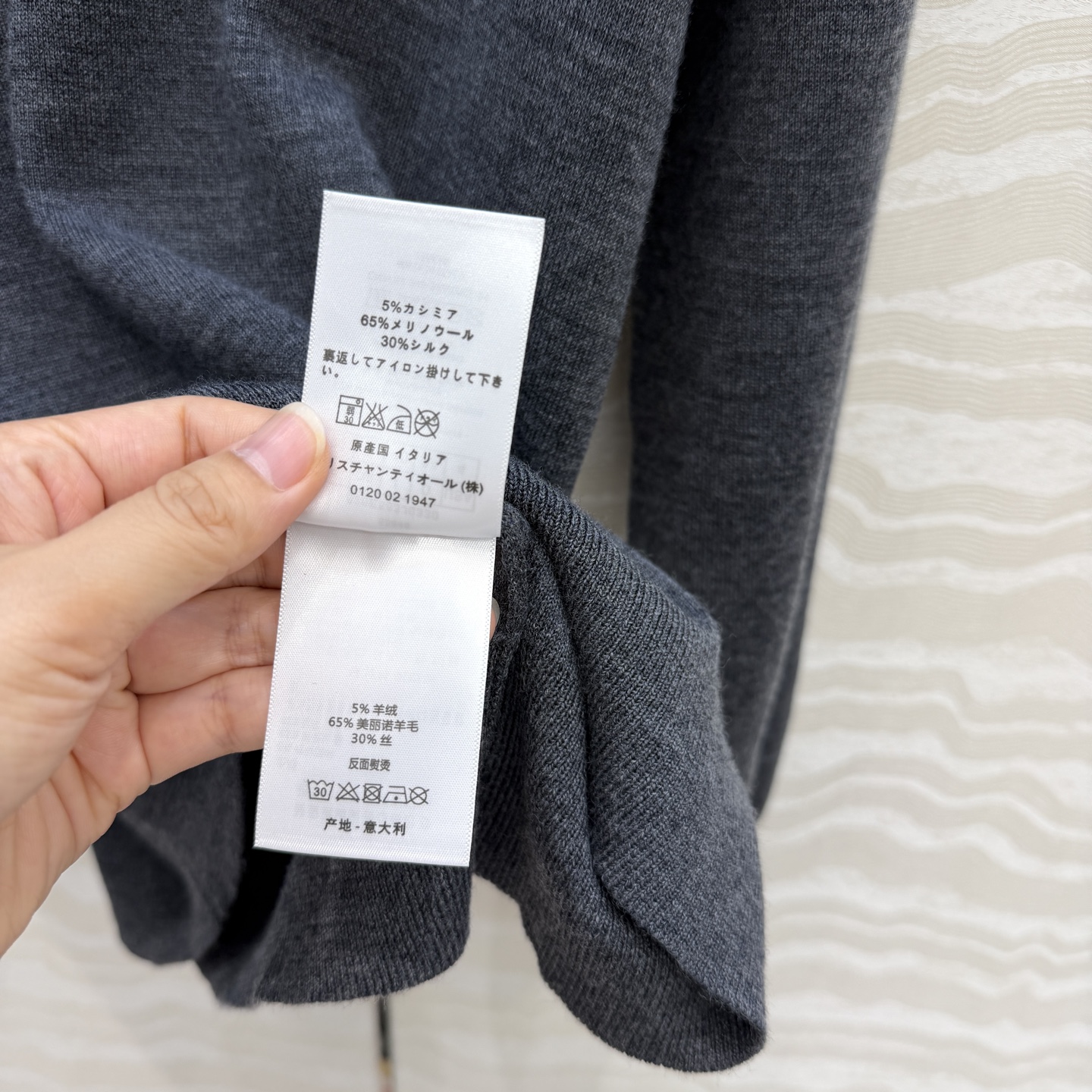 高端原单品质，MissD🧶智秀同款❤️蕾丝拼接V领羊绒上衣！80支羊毛立体双织工艺原版定制进口纱线！蕾丝领装饰法式优雅气