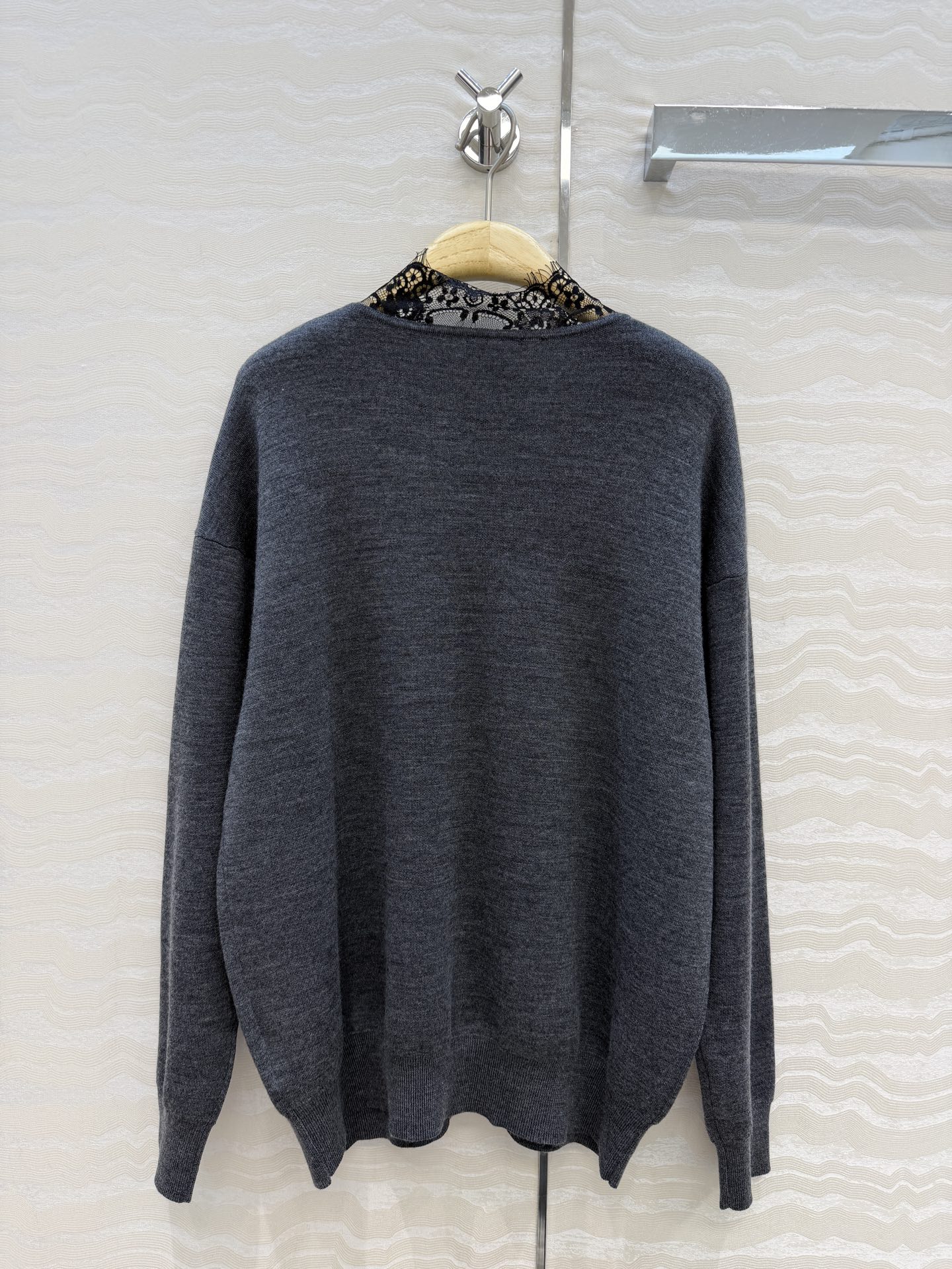 高端原单品质，MissD🧶智秀同款❤️蕾丝拼接V领羊绒上衣！80支羊毛立体双织工艺原版定制进口纱线！蕾丝领装饰法式优雅气