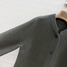 高端原单品质!LP高智感穿搭❤️26秋冬新品外套,高级双织翻针工艺。国风立领慵懒自在的氛氛围!复古牛角扣!叠搭极简老钱风 高端原单品质!LP高智感穿搭❤️26秋冬新品外套,高级双织翻针工艺。国风立领慵懒自在的氛氛围!复古牛角扣!叠搭极简老钱风