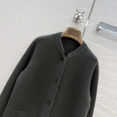 高端原单品质!LP高智感穿搭❤️26秋冬新品外套,高级双织翻针工艺。国风立领慵懒自在的氛氛围!复古牛角扣!叠搭极简老钱风 高端原单品质!LP高智感穿搭❤️26秋冬新品外套,高级双织翻针工艺。国风立领慵懒自在的氛氛围!复古牛角扣!叠搭极简老钱风