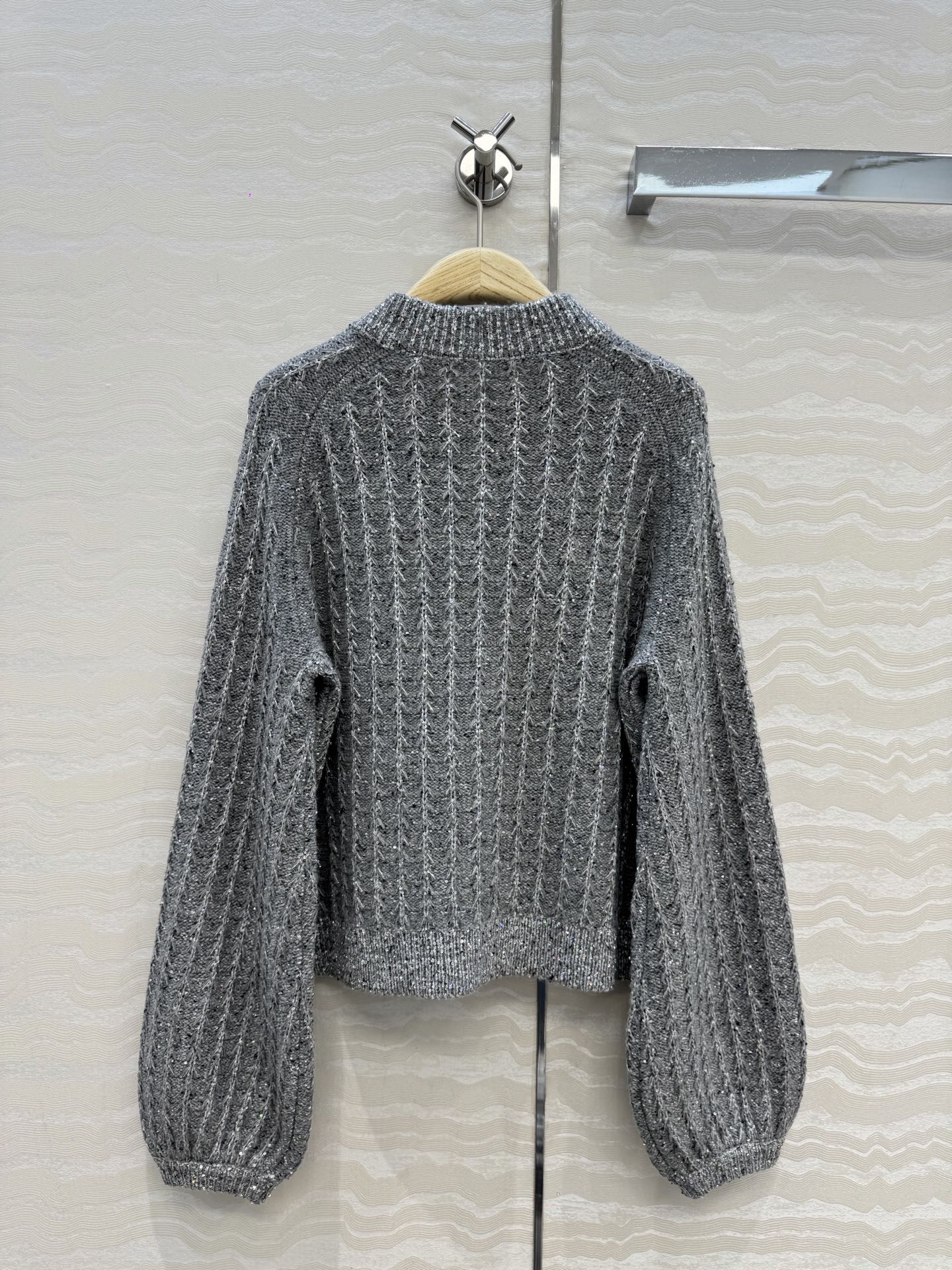 高端原单品质🖤MissD*秋冬限定新品！高级灰重工幻彩珠片羊绒开衫外套！进口羊绒纱线质感超赞！⚠️立体麦穗花工艺超美白富