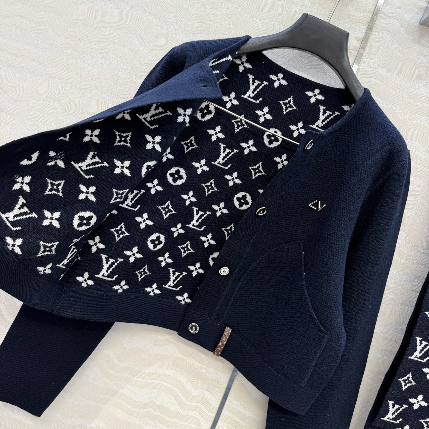 高端原单品质❤️爆单推荐❤️ 秋冬新品！MONOGRAM嵌织双色图案小外套，配送围巾设计减龄少女风穿搭定制五金配件，经典