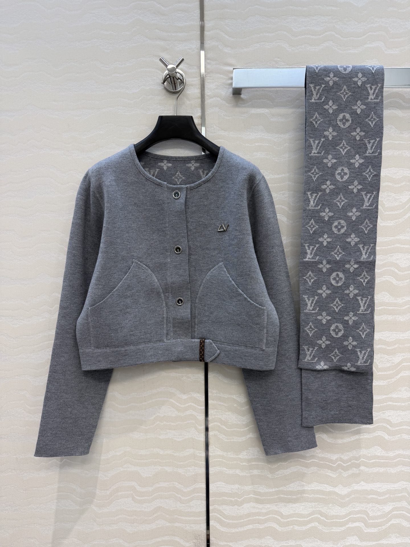 高端原单品质❤️爆单推荐❤️ 秋冬新品！MONOGRAM嵌织双色图案小外套，配送围巾设计减龄少女风穿搭定制五金配件，经典