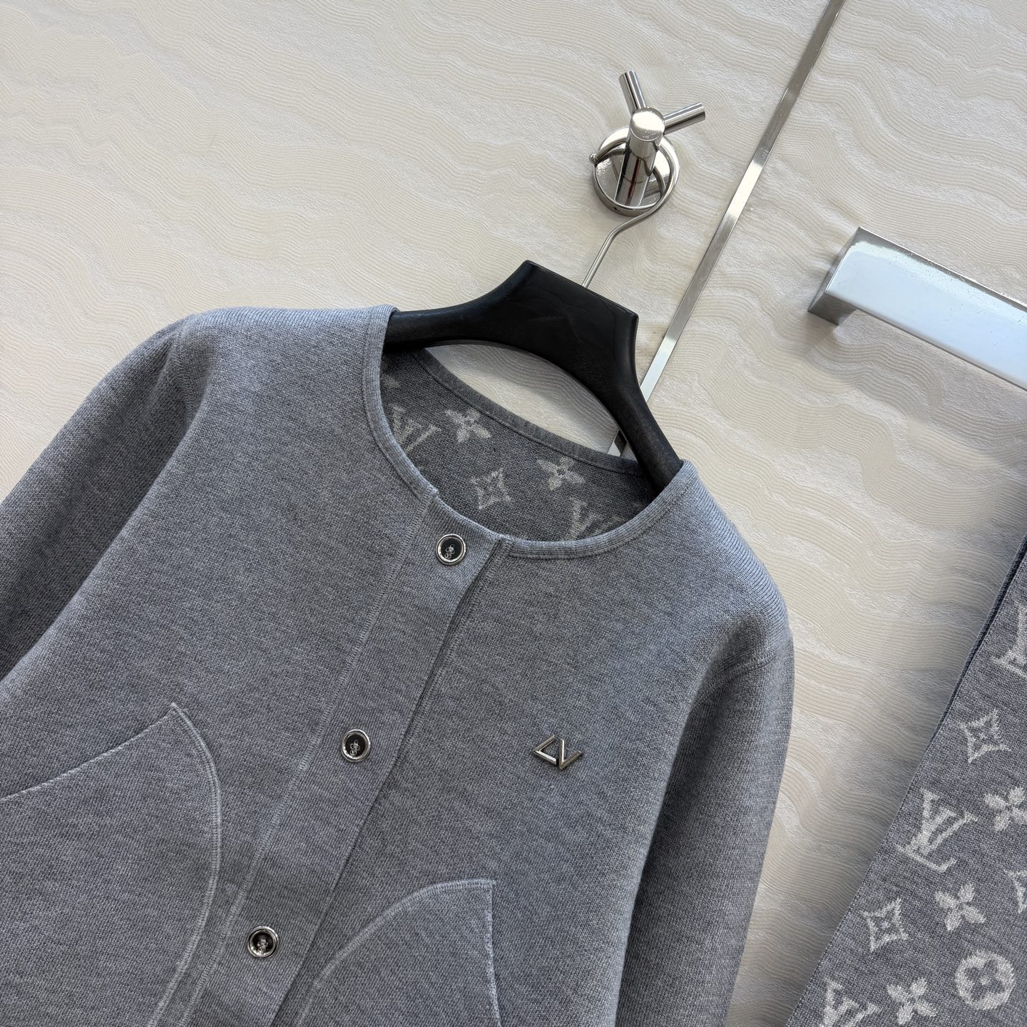 高端原单品质❤️爆单推荐❤️ 秋冬新品！MONOGRAM嵌织双色图案小外套，配送围巾设计减龄少女风穿搭定制五金配件，经典