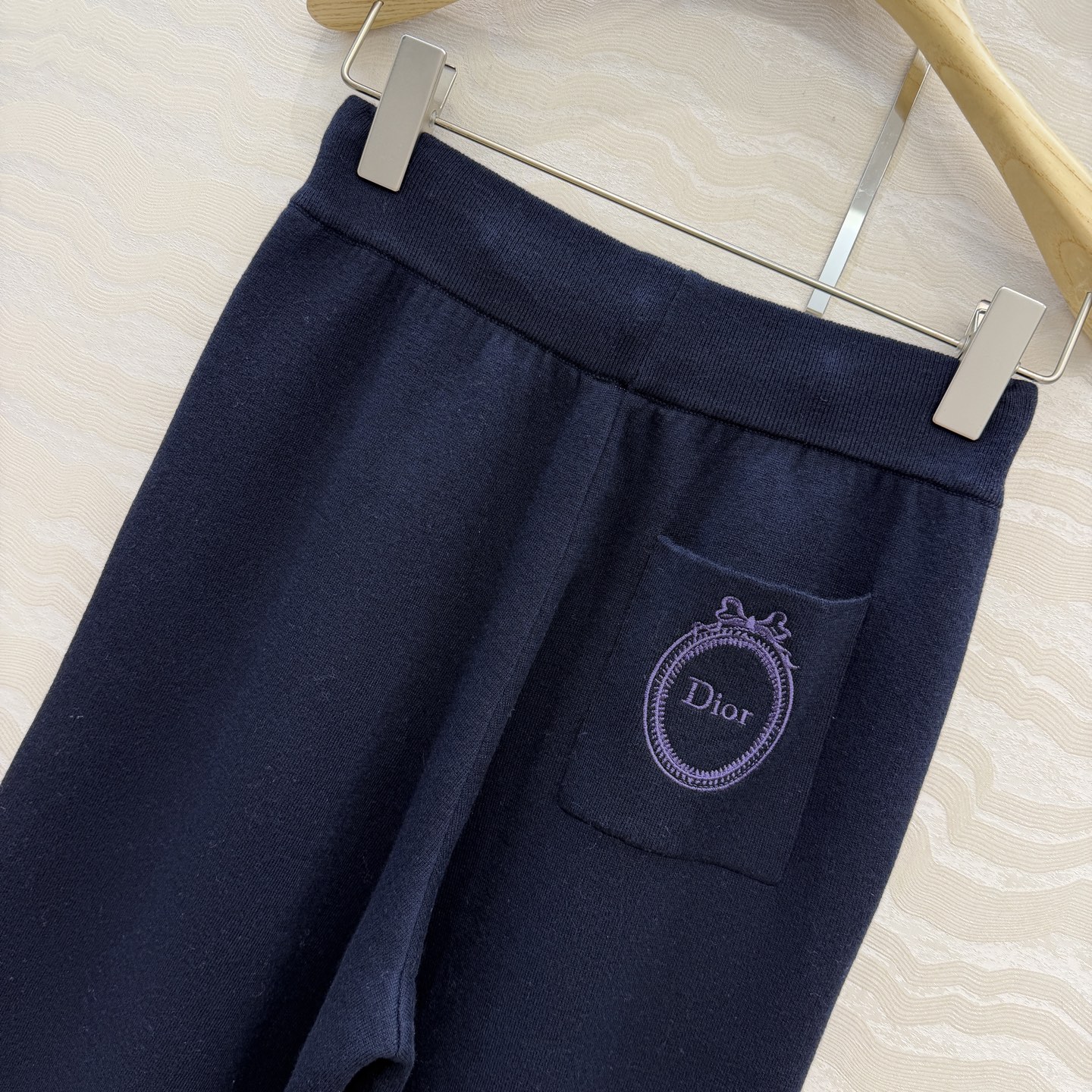 高端原单品质🖤MissD26早秋新品限定系列，海军蓝logo刺绣羊毛阔腿裤！进口16针工艺，进口羊毛纱线质量超赞！⚠️白