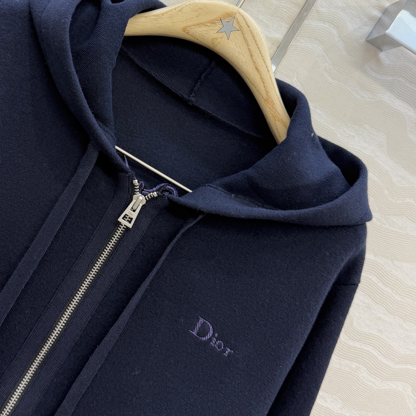 高端原单品质🖤MissD26早秋新品限定系列，海军蓝logo刺绣连帽羊毛外套！进口16针工艺，进口羊毛纱线质量超赞！⚠️