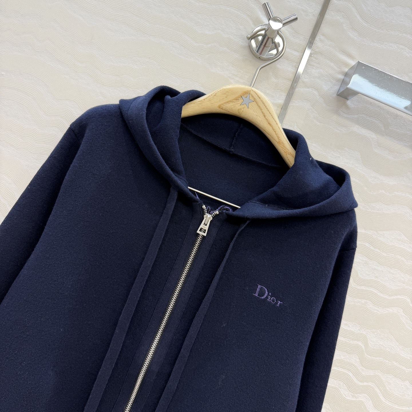 高端原单品质🖤MissD26早秋新品限定系列，海军蓝logo刺绣连帽羊毛外套！进口16针工艺，进口羊毛纱线质量超赞！⚠️