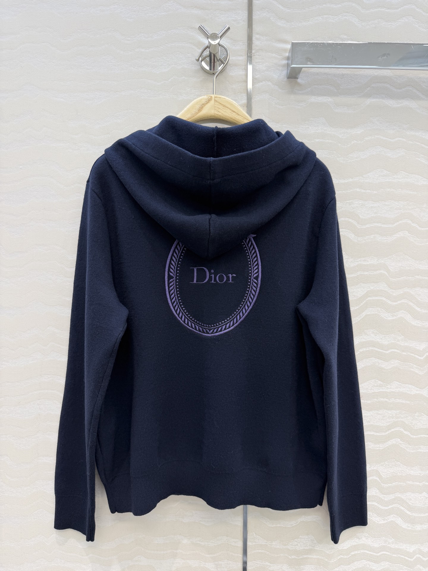 高端原单品质🖤MissD26早秋新品限定系列，海军蓝logo刺绣连帽羊毛外套！进口16针工艺，进口羊毛纱线质量超赞！⚠️