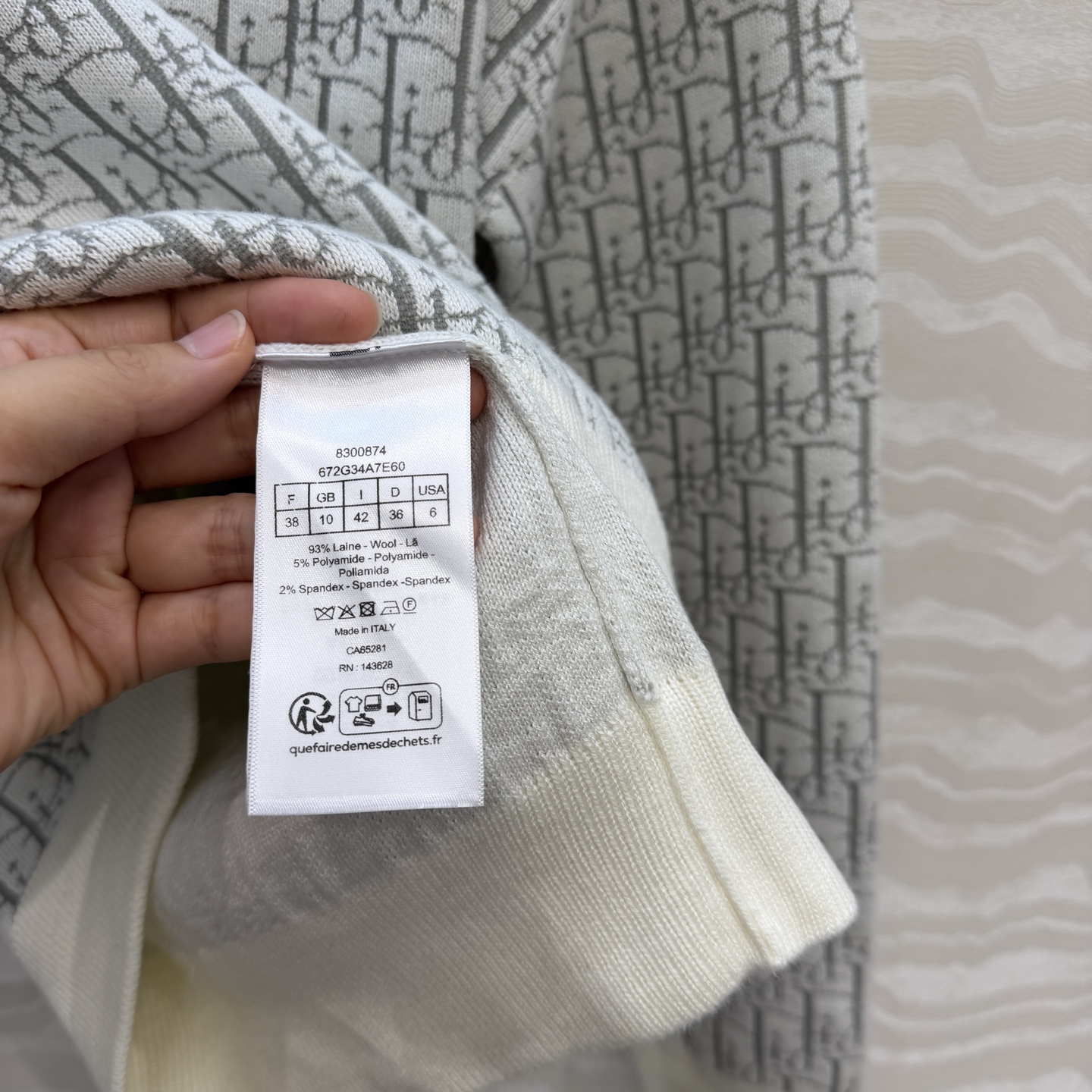 高端原单品质，MissD针织🧶圆领毛衣！立体双织logo工艺原版定制进口纱线！减龄气质经典版型百搭不挑人！高级灰色调法式