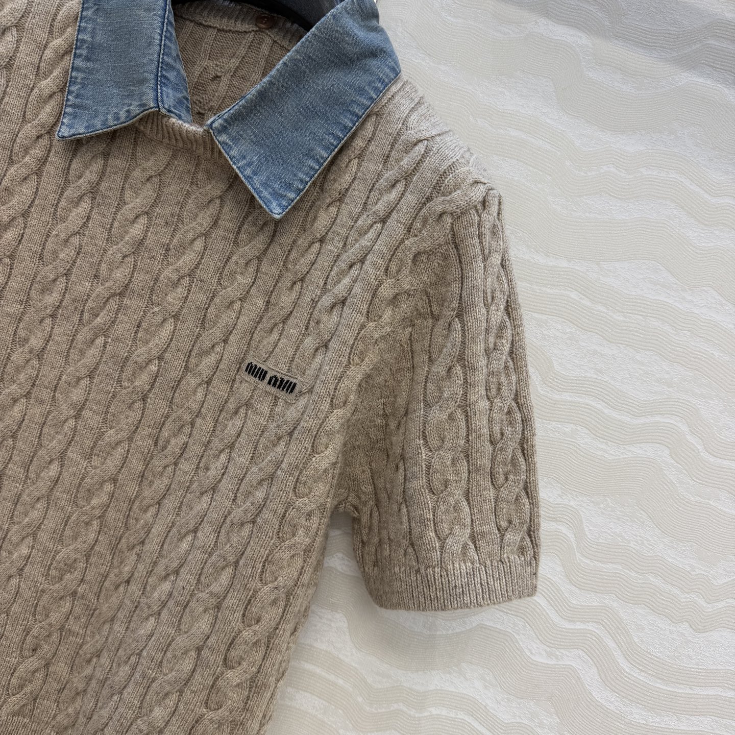 高端原单品质❤️miu系少女穿搭，王心凌同款❤️可拆卸丹宁牛仔领设计羊毛开衫小上衣！复古牛仔气质少女风减龄甜美气息可甜可
