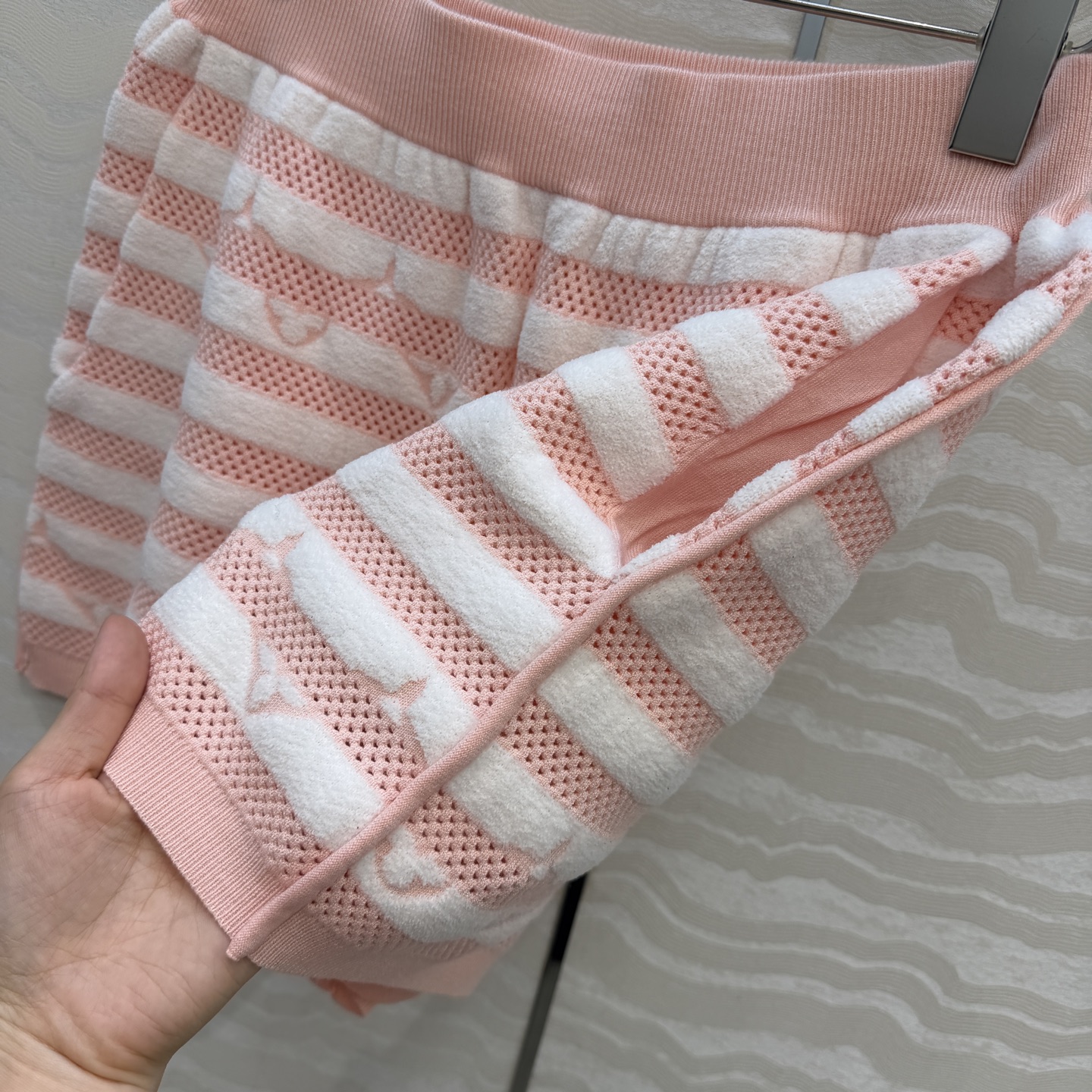 高端原单品质💕神仙颜值Resort度假系列限定新品！MONOGRAM提花羊毛小短裤！经典不挑人上身绝美！可甜可盐气质少女