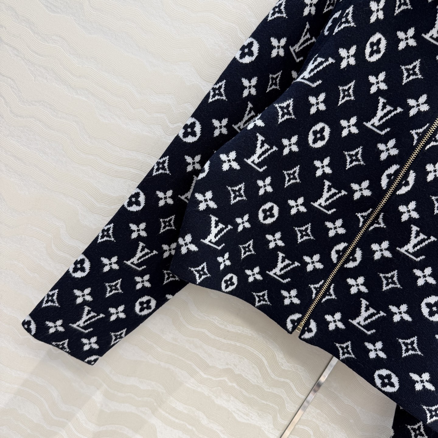 高端原单品质❤️爆单推荐❤️ 秋冬新品！MONOGRAM嵌织双面图案小外套，格纹配色减龄少女风穿搭。定制五金配件，经典连