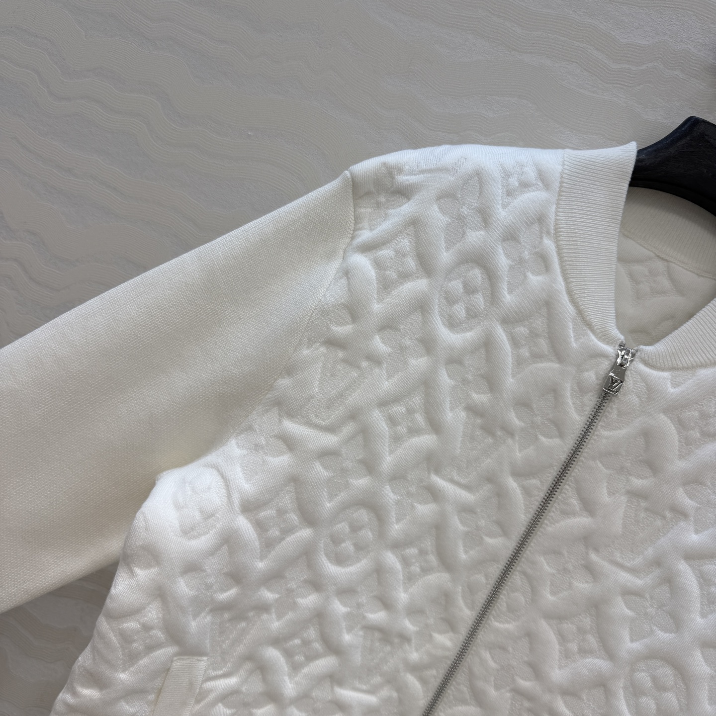高端原单品质💕lou秋冬限定新品！高级MONOGRAM立体提花棒球夹克外套！男女同款宽松版型不挑人！可甜可盐气质少女！进