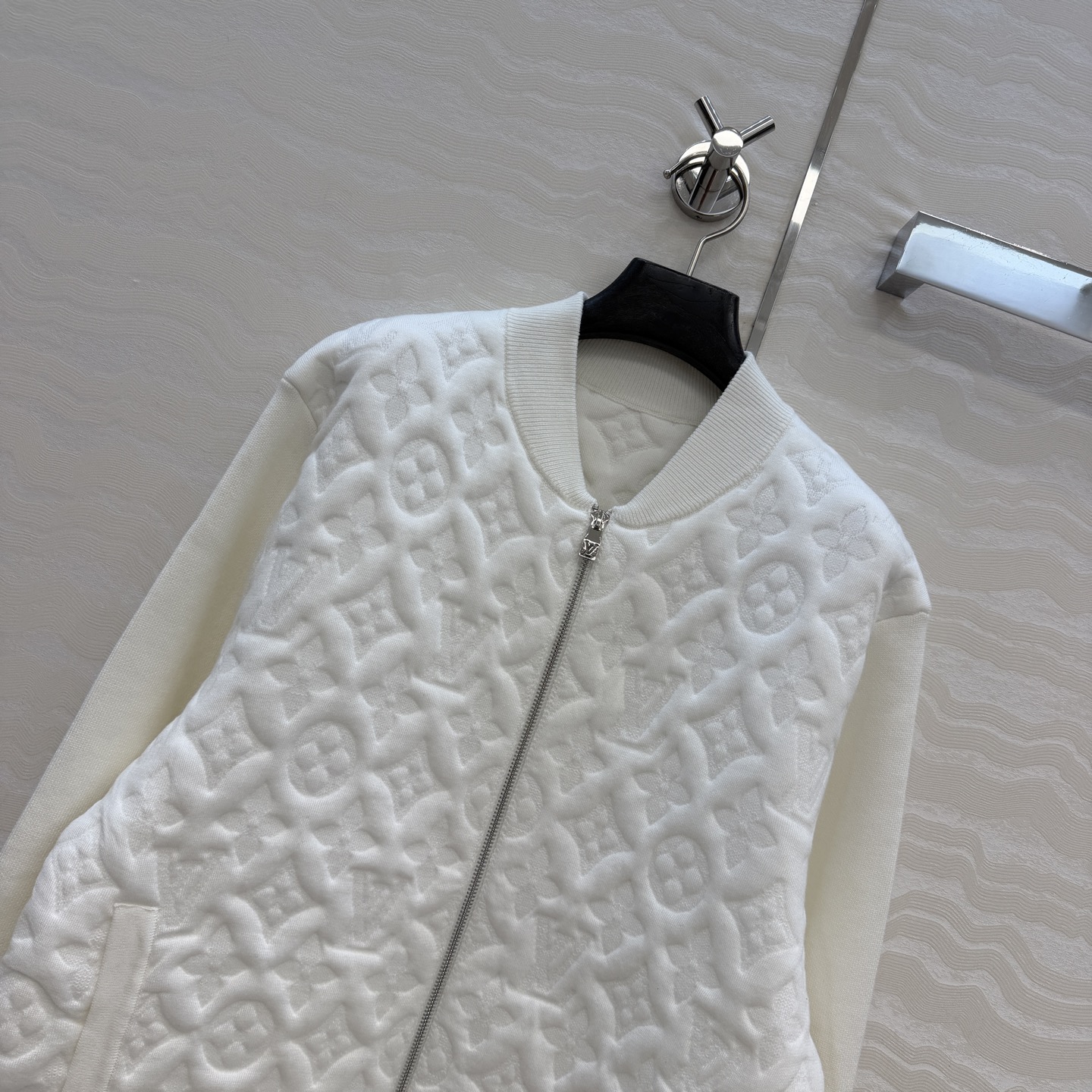 高端原单品质💕lou秋冬限定新品！高级MONOGRAM立体提花棒球夹克外套！男女同款宽松版型不挑人！可甜可盐气质少女！进