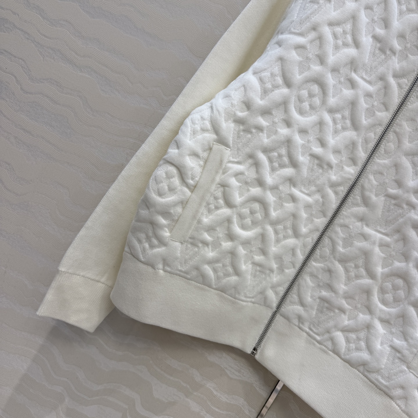 高端原单品质💕lou秋冬限定新品！高级MONOGRAM立体提花棒球夹克外套！男女同款宽松版型不挑人！可甜可盐气质少女！进