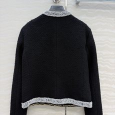高端原单品质coco26s廓形夹克外套。100%真丝提花里衬。高级定制黑色编织粗花呢面料!纯手工满天星定珠织带包边装饰经 高端原单品质coco26s廓形夹克外套。100%真丝提花里衬。高级定制黑色编织粗花呢面料!纯手工满天星定珠织带包边装饰经