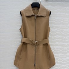 高端原单品质❤️H高智感穿搭,马术风真皮马甲背心外套!本季必入不可错过的单品!定制荔枝纹 100%进口小羊皮质感无敌!低 高端原单品质❤️H高智感穿搭,马术风真皮马甲背心外套!本季必入不可错过的单品!定制荔枝纹 100%进口小羊皮质感无敌!低