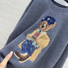 独家首发,原单品质❤️高定紫标RL浓郁美式风,穿毛呢夹克🧥小熊毛衣!品质控必入。绝美细致到小熊大衣的立体翻领!认准我家进 独家首发,原单品质❤️高定紫标RL浓郁美式风,穿毛呢夹克🧥小熊毛衣!品质控必入。绝美细致到小熊大衣的立体翻领!认准我家进