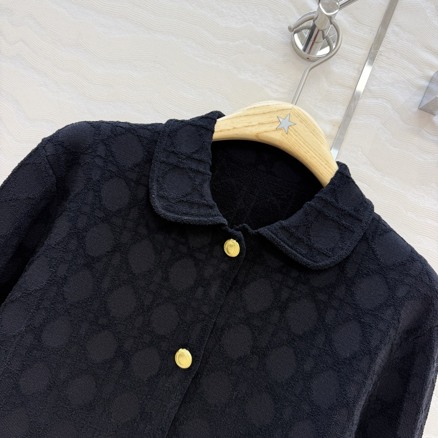 原单品质，MissD针织🧶翻领夹克小外套！立体双织戴妃藤格纹工艺。定制进口纱线！金属扣装饰法式优雅气质，减龄气质经典H版