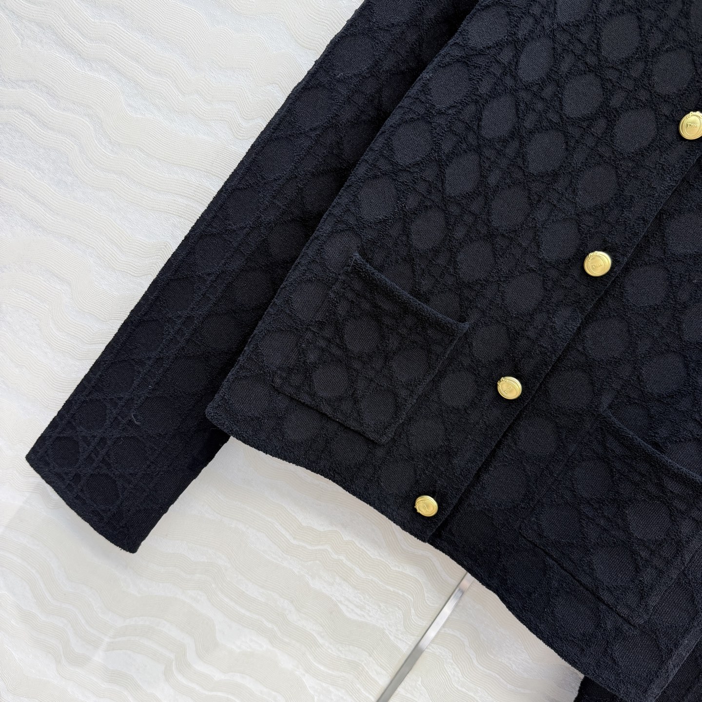 原单品质，MissD针织🧶翻领夹克小外套！立体双织戴妃藤格纹工艺。定制进口纱线！金属扣装饰法式优雅气质，减龄气质经典H版