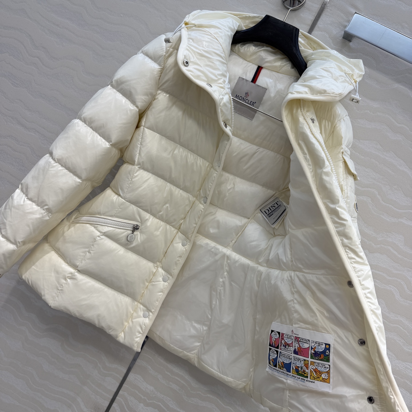 羽绒服主推款❤️原单品质Mo秋冬必入Barante小蛮腰腰亮面羽绒服!编织带包边工艺,原版定制亮面记忆丝质感柔软细腻超赞 羽绒服主推款❤️原单品质Mo秋冬必入Barante小蛮腰腰亮面羽绒服!编织带包边工艺,原版定制亮面记忆丝质感柔软细腻超赞