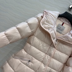 羽绒服主推款❤️原单品质Mo秋冬必入Barante小蛮腰腰亮面羽绒服!编织带包边工艺,原版定制亮面记忆丝质感柔软细腻超赞 羽绒服主推款❤️原单品质Mo秋冬必入Barante小蛮腰腰亮面羽绒服!编织带包边工艺,原版定制亮面记忆丝质感柔软细腻超赞