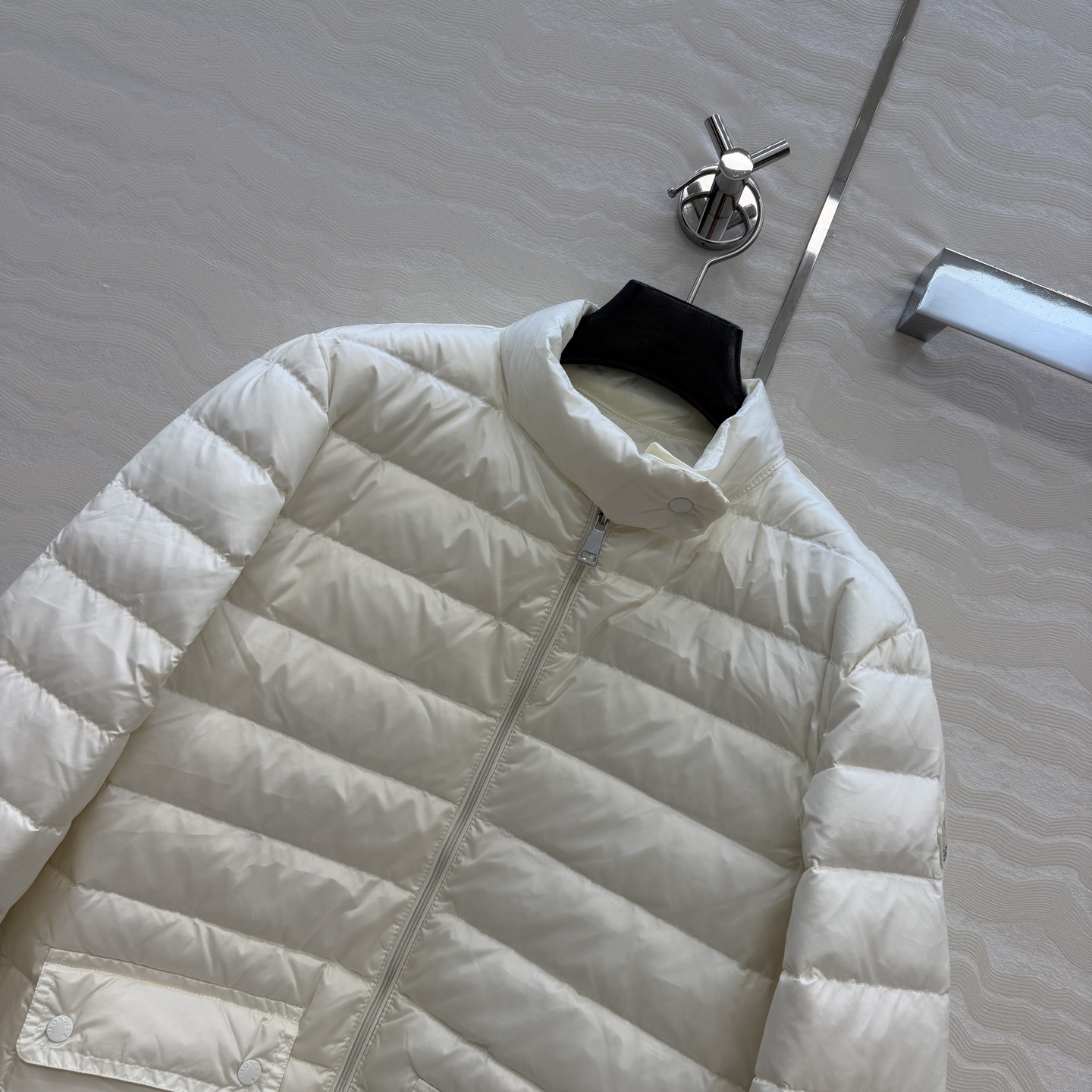 羽绒服主推款❤️原单品质Mo秋冬必入经典lans轻羽绒小外套！原版定制记忆丝质感柔软细腻超赞！秋冬叠搭神器！保暖又显瘦的