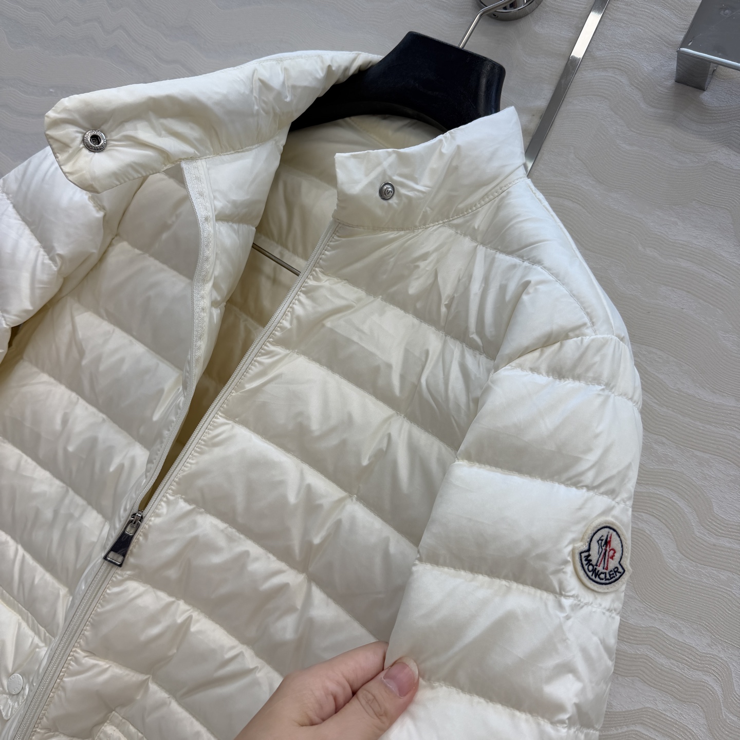 羽绒服主推款❤️原单品质Mo秋冬必入经典lans轻羽绒小外套！原版定制记忆丝质感柔软细腻超赞！秋冬叠搭神器！保暖又显瘦的