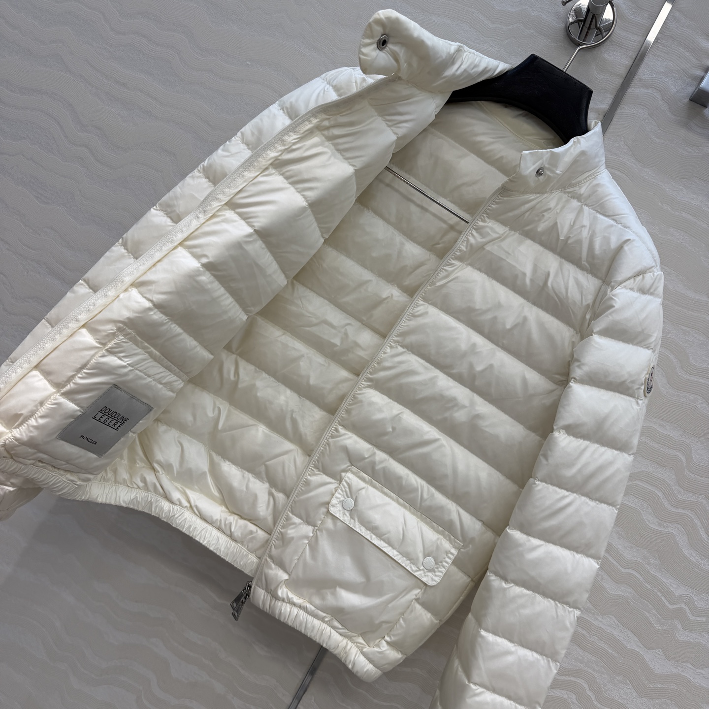羽绒服主推款❤️原单品质Mo秋冬必入经典lans轻羽绒小外套！原版定制记忆丝质感柔软细腻超赞！秋冬叠搭神器！保暖又显瘦的