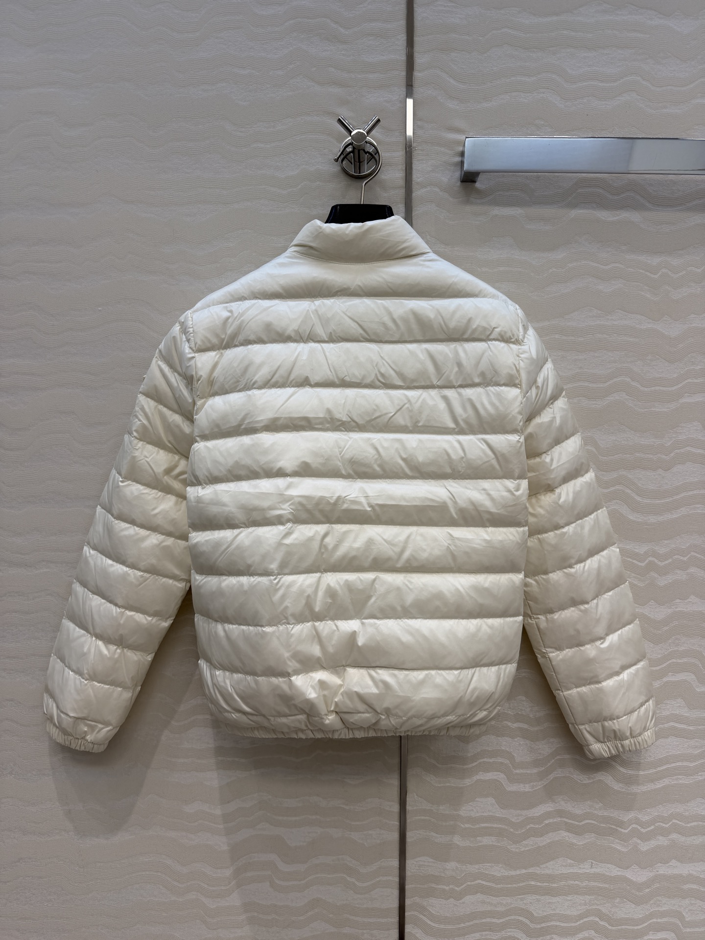 羽绒服主推款❤️原单品质Mo秋冬必入经典lans轻羽绒小外套！原版定制记忆丝质感柔软细腻超赞！秋冬叠搭神器！保暖又显瘦的