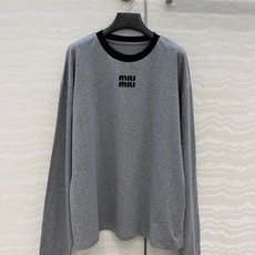 原单品质❤️miu缪系美学穿搭!26早秋新品基调长袖T恤,本季必入气质单品!进口100%纯棉面料!气质少女风圆领经典宽松 原单品质❤️miu缪系美学穿搭!26早秋新品基调长袖T恤,本季必入气质单品!进口100%纯棉面料!气质少女风圆领经典宽松