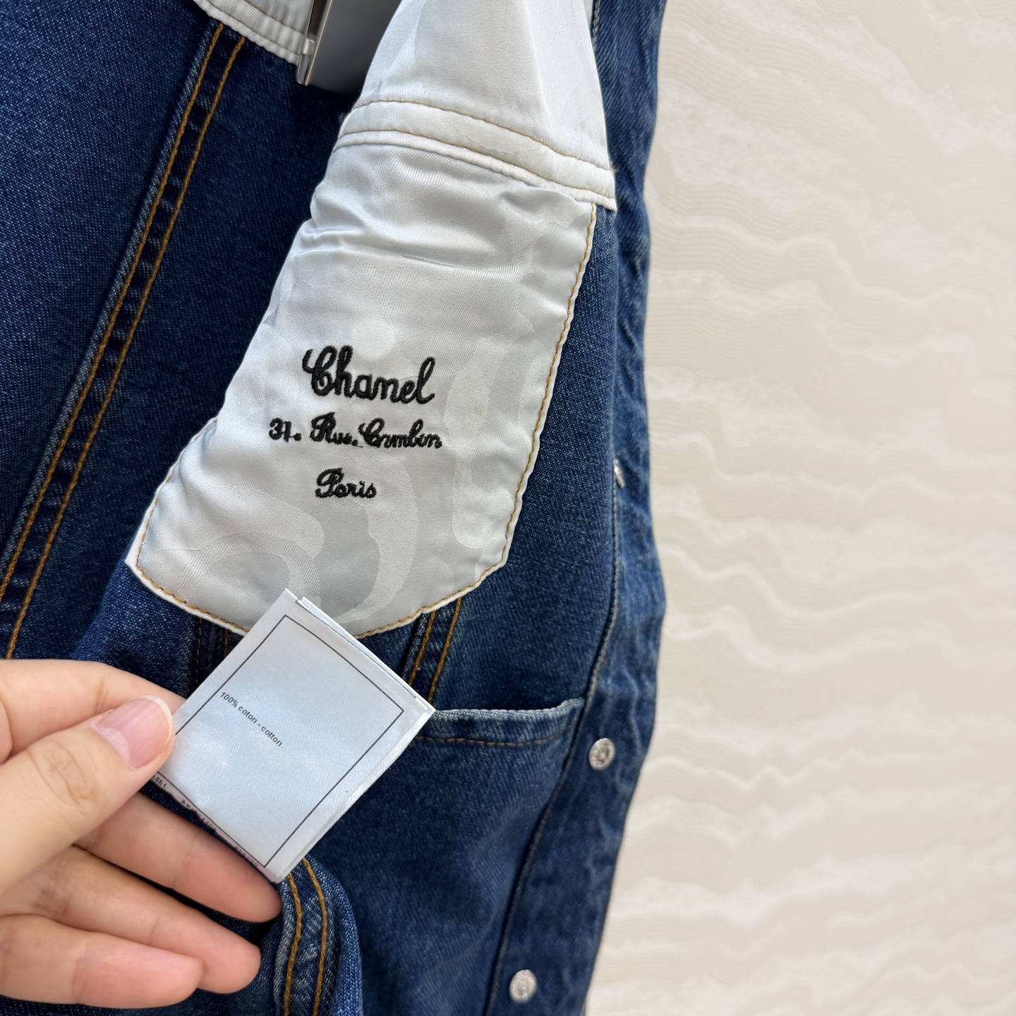 原单品质❤️Coco女孩26B秋冬系列度假新品！复古蓝牛仔夹克小外套！经典小短款版型上身巨显瘦！酵素洗水牛仔面料！白富美