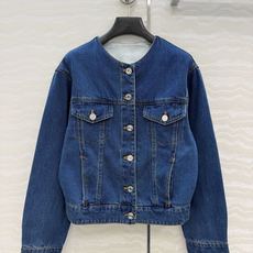 原单品质❤️Coco女孩26B秋冬系列度假新品!复古蓝牛仔夹克小外套!经典小短款版型上身巨显瘦!酵素洗水牛仔面料!白富美 原单品质❤️Coco女孩26B秋冬系列度假新品!复古蓝牛仔夹克小外套!经典小短款版型上身巨显瘦!酵素洗水牛仔面料!白富美