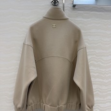 原单品质❤️Coco女孩26B秋冬系列度假新品卫衣套装。立体半开拉链卫衣搭配长半裙,重工撞色手工穿皮条金属链条工艺,经典 原单品质❤️Coco女孩26B秋冬系列度假新品卫衣套装。立体半开拉链卫衣搭配长半裙,重工撞色手工穿皮条金属链条工艺,经典