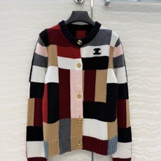 高端原单品质❤️26B早秋新品,Coco美式学院风方块拼色羊绒开衫外套,品质控必入。瑞士机挂毛翻针工艺定制进口羊绒纱线。 高端原单品质❤️26B早秋新品,Coco美式学院风方块拼色羊绒开衫外套,品质控必入。瑞士机挂毛翻针工艺定制进口羊绒纱线。